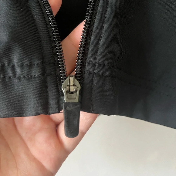 Nike Drifit Lightweight Jacket - Picture 7 of 9